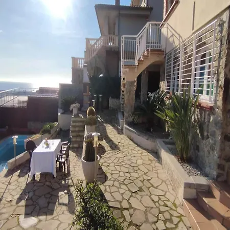 Quiet Escape With Stunning Sea Views *