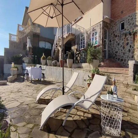 Chalet Quiet Escape With Stunning Sea Views